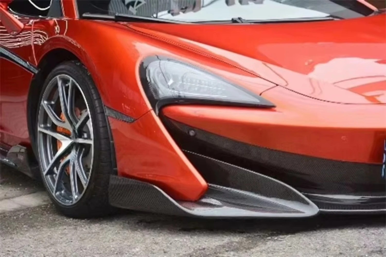 High Quality Fast Delivery Whole Sale Price Dry Carbon Fiber 600LT Front Bumper Lip Body Kits for  540-570S